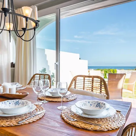 3 Front Line Beach House Playa Paraiso * Manilva
