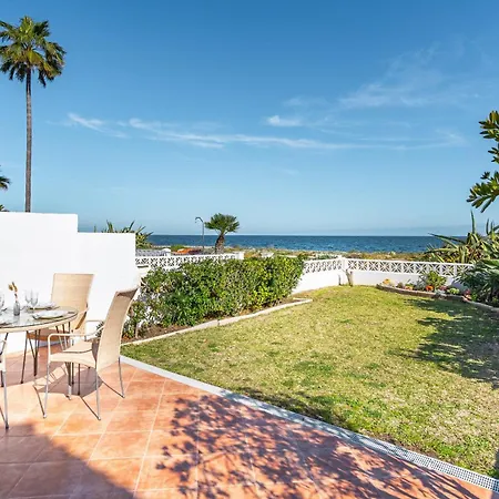 Semesterbostad 3 Front Line Beach House Playa Paraiso